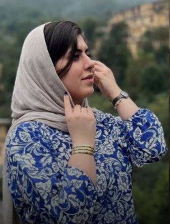 زهرا محمودپور